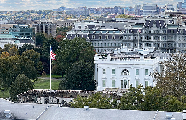 Východní křídlo Bílého domu půjde kvůli tančírně celé k zemi, oznámil Trump