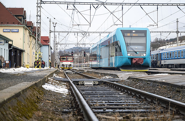 Jízda novými elektrickými vlaky bude tišší a pohodlnější. Železnice ale opět dražší