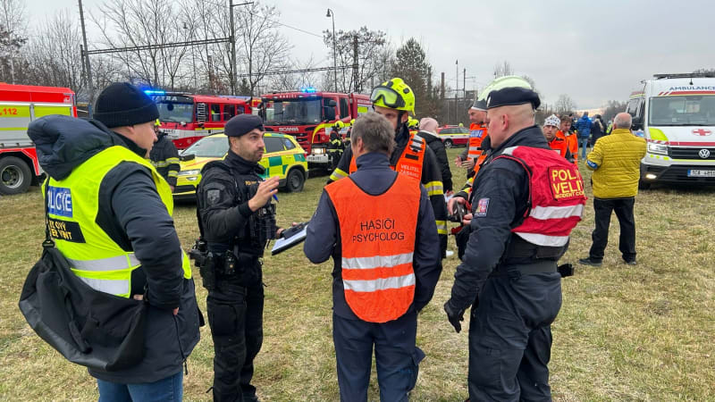 Vlaková nehoda: Spustili jsme krizovou linku, říká Rakušan. Kupka uvedl možnou příčinu srážky