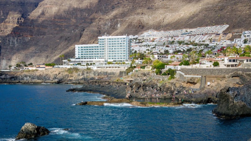 Obrovská vlna smetla na Kanárských ostrovech šest lidí. Tři na místě zemřeli