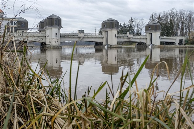 Stát ukázal plány na splavnění Labe do Pardubic, stavět by se  mělo v roce 2031