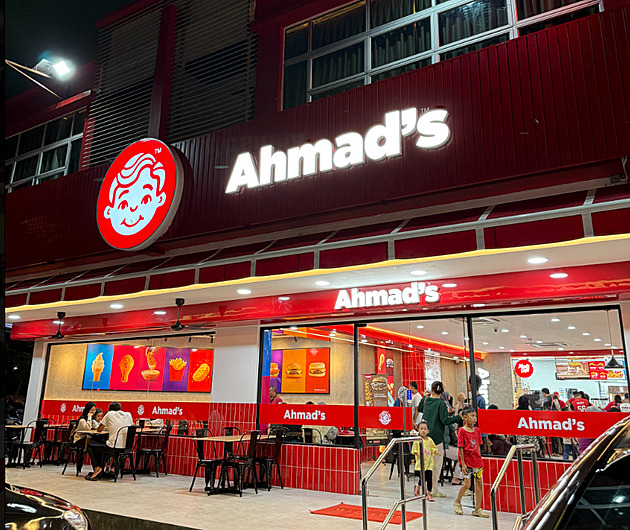 Ahmadovo kuře nebo Zus Coffee. V Malajsii roste obliba místních vzdoroznaček