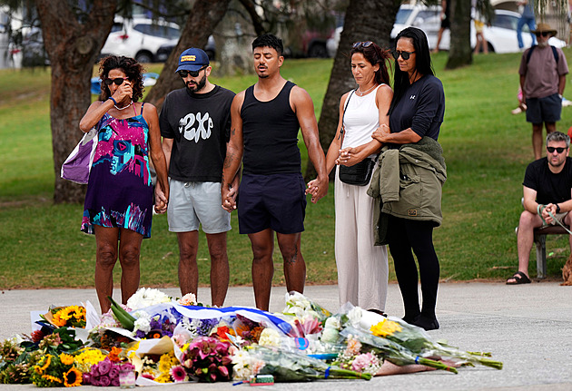 V Sydney vraždili otec se synem napojení na IS. Hrdina je po operaci, oslnil i Trumpa
