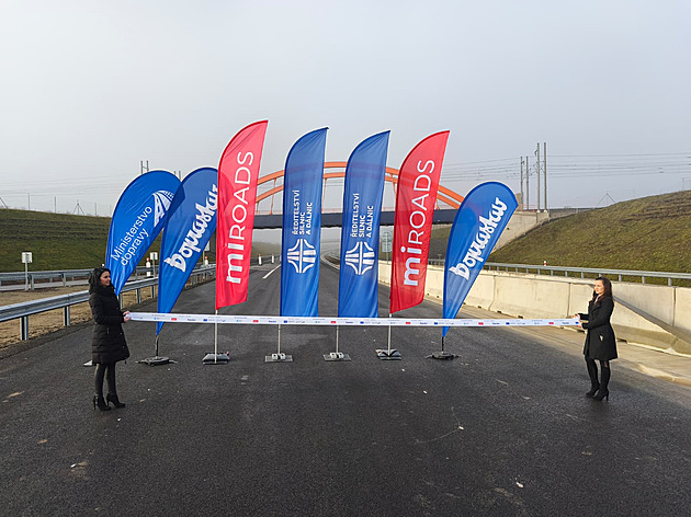 Kousek po kousku. U Svitav zprovoznili další úsek D35, zatím bez poplatku