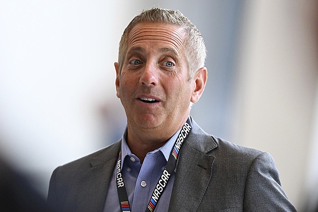 Při pádu letadla zemřel bývalý jezdec NASCAR Biffle s celou rodinou