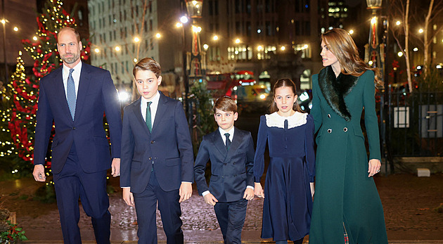 Klobouky a barevné kabáty. Jak se na Vánoce oblékají členky královské rodiny