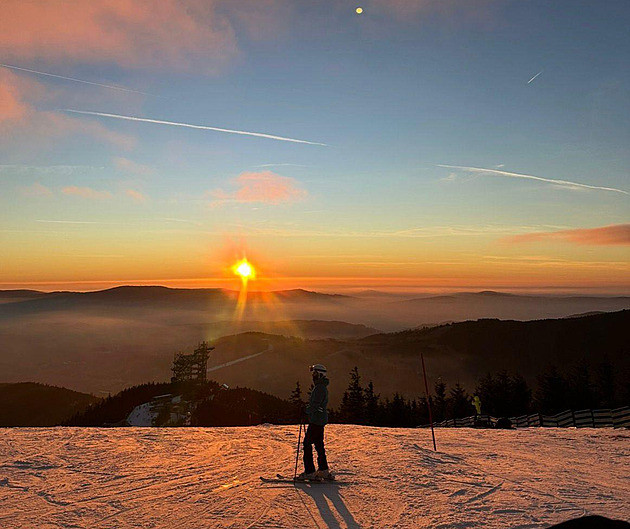 Teploty na lyžování? Ideální, jenže skiareálům schází voda pro sněžná děla