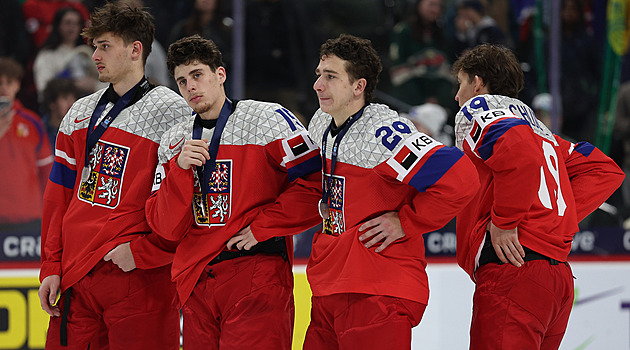 Esa v obraně, unikátní kapitán i specialista na Kanadu. Kdo táhl juniory za medailí?