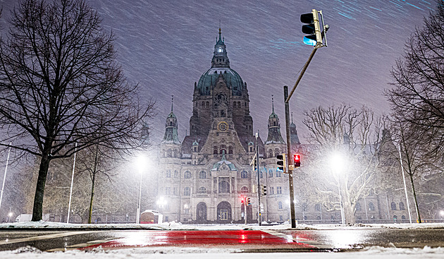V Německu udeřila bouře Elli, zavírají se školy. Části Francie a Británie bez proudu