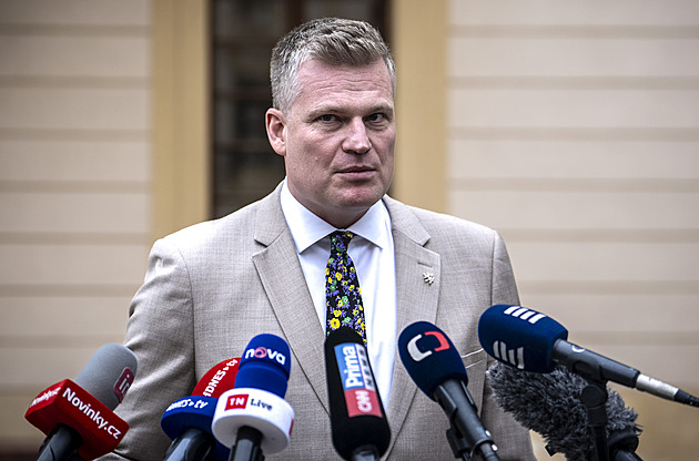 Politolog k průzkumu: Voliči SPD prožívají kocovinu, Motoristé chtějí jiné téma než Turek