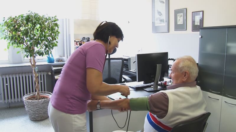 Administrativní poplatky u lékařů končí. Pojišťovny souhlasí, Kubek z ČLK je skeptický