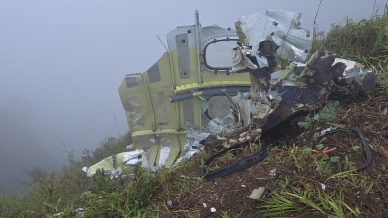 Úřady našly v Indonésii trosky ztraceného letadla. Po 11 lidech na palubě stále pátrají