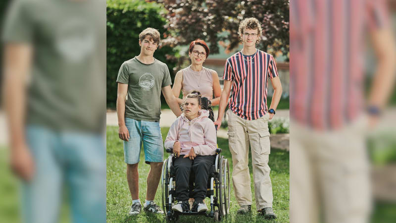 Od „běžné rodiny“ k nerozeznání: Nikdy jsme nebyli přehlíženi, zní od bratrů postižené Terezy