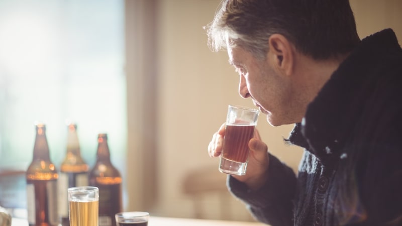 Kolik alkoholu už je moc? Limity většina lidí překračuje, nebezpečná mohou být i dvě piva