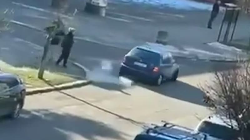 Drama v Přerově: Muž najížděl autem do lidí, ukazuje video. Mělo jít o vyřizování účtů