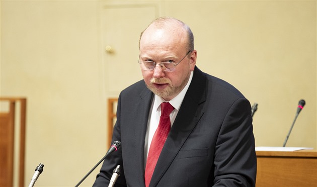 Kožené sedačky, masážní funkce. Úřad zaplatí pokutu za nákup drahých vozů