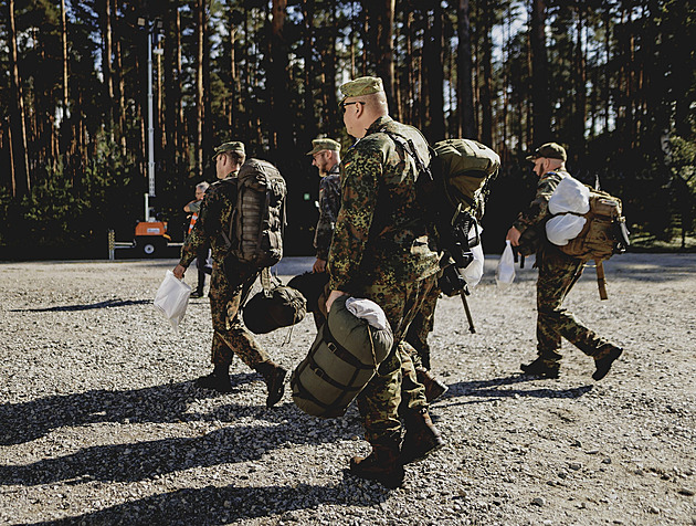 Německá armáda bude cvičit shazování letáků, mohou doletět až do Česka