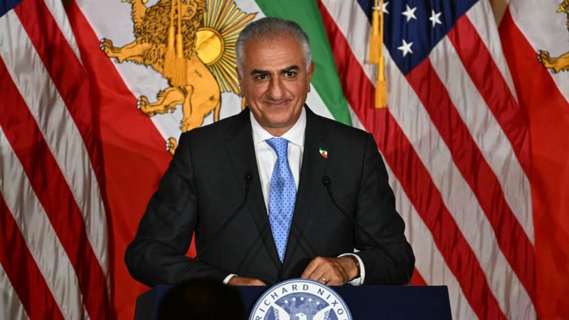 Vrátí se Írán k monarchii? Syn posledního šáha se hlásí o slovo, Trump mu však nevěří