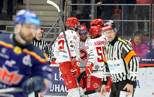 ONLINE: Lídr podruhé inkasuje, Kometa opět ztrácí. Litvínov padl, Třinec slaví