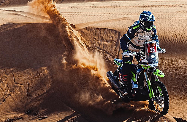 Prášky na spaní, česká parta i kouzelný kaučukovník. Pabiška o sedmnáctém Dakaru