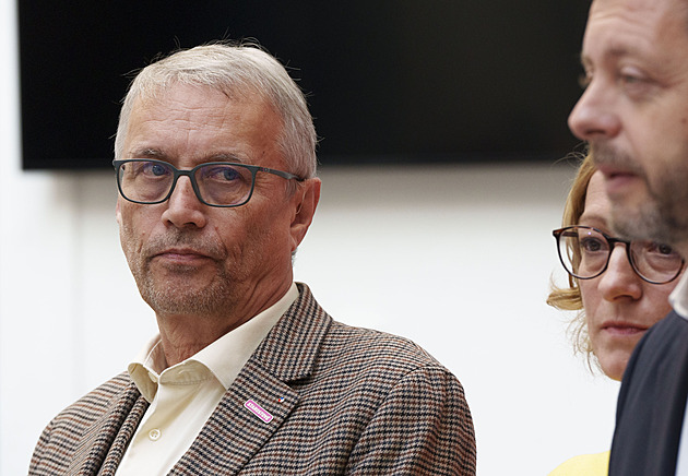 Pozvánku do Rady míru vymlčme, radí Dvořák. Řešme to v rámci EU, říká Bžoch