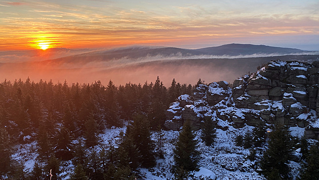 Oblačno, místy sněžení a chladno. Zima se bude hlásit o slovo po celý týden