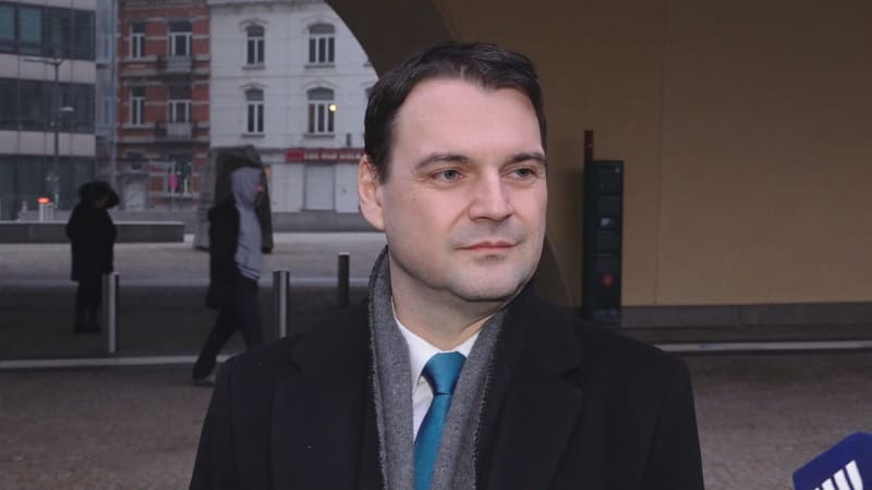 Doletí Macinka do USA? Ministr zahraničí cestou za oceán uvízl na přestupu