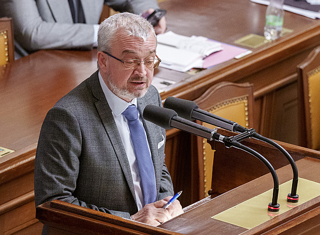 Občanští demokraté obměnili vedení klubu, ale křeslo šéfa si udržel Benda