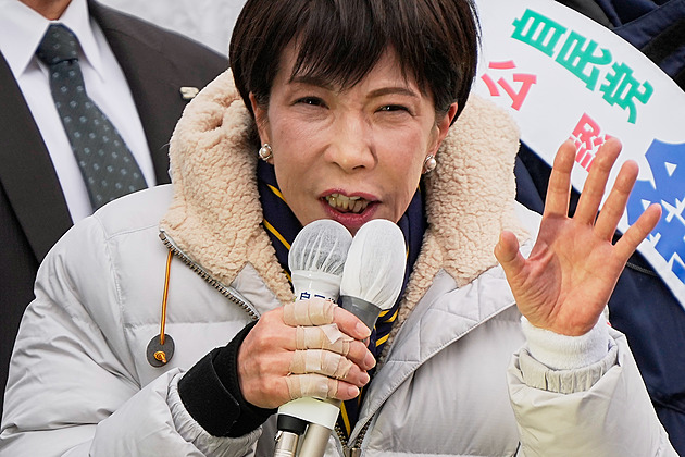 V japonských volbách podle odhadů jasně zvítězila strana premiérky Takaičiové