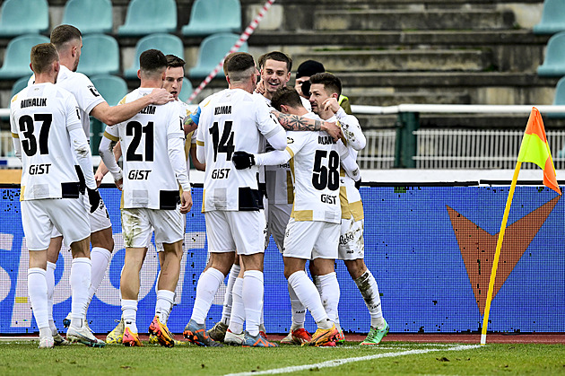 ONLINE: Hradec Kr. - Dukla 0:0, hosté se chtějí odlepit ze dna tabulky