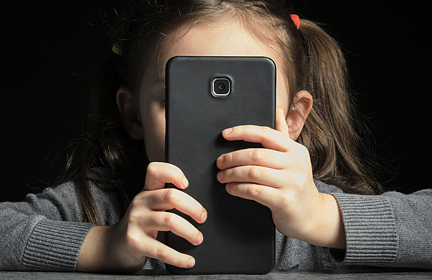 Na sítích se šíří nová nebezpečná hra. Červený delfín cílí hlavně na děti