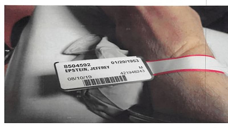 Epsteinova smrt stále živí konspirační teorie. Podpořila je i expřítelkyně prince Andrewa