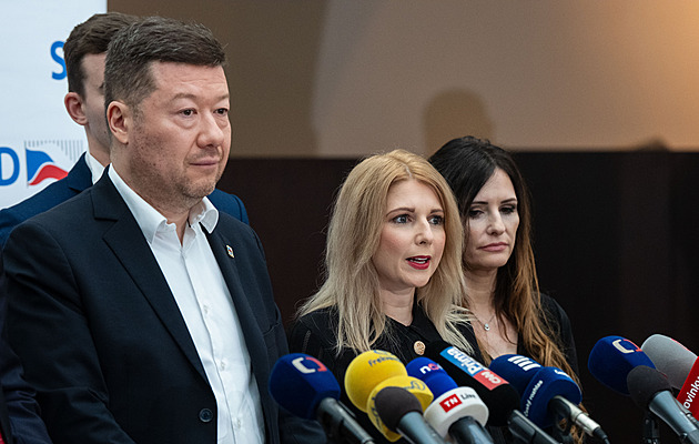 Poslanci mají řešit návrh omezující řečnění. Opozici vadí výjimka pro Okamuru