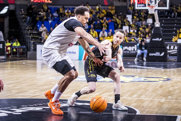 Tenerife v Česku, jenže bez brazilské legendy. Pro Nymburk se šance zvyšují