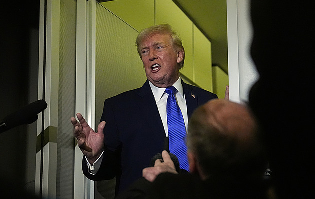 Trump pochválil Macinku za střet s Clintonovou. Skvělá práce, ocenil