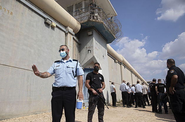 Znásilnili mě různými věcmi. Palestinští novináři líčí mučení v izraelských věznicích