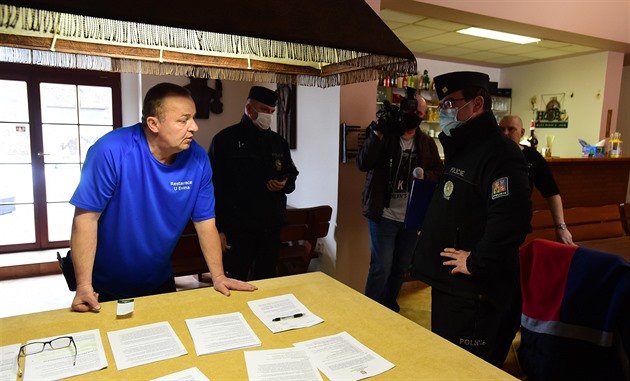 „Někdo řekne, že žebrám.“ Hospodský v potížích žádá lidi o finanční podporu