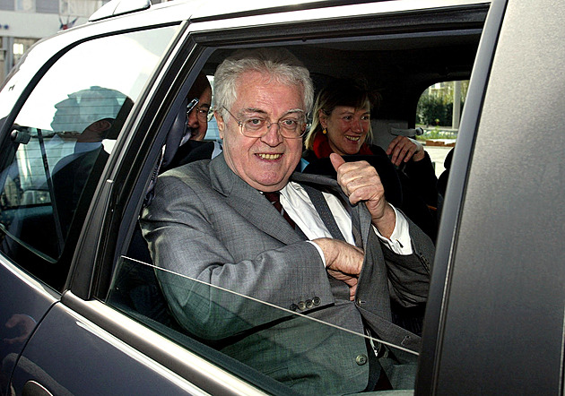 Zemřel francouzský expremiér Jospin. Zažil kohabitaci i porážku od Le Pena