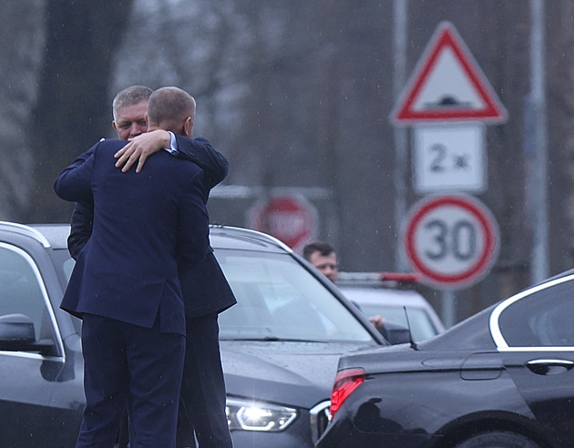 Babiš obnovil jednání s Ficovou vládou, které utnul předchozí Fialův kabinet
