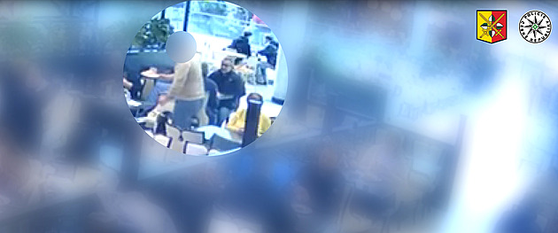 Oběd za desetitisíce. Zloděj vybral muži v nákupním centru naditou peněženku