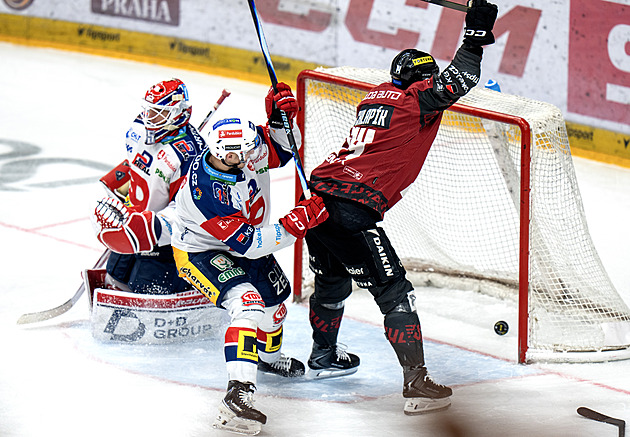 ONLINE: Sparta - Pardubice 2:1. Domácí čelí mečbolu, Špaček dvěma góly otáčí skóre