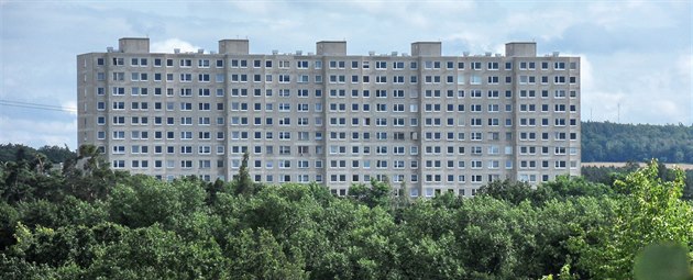 Domácí paneláky nestačily. Larsen-Nielsen měl zakrýt nedostatky české výroby