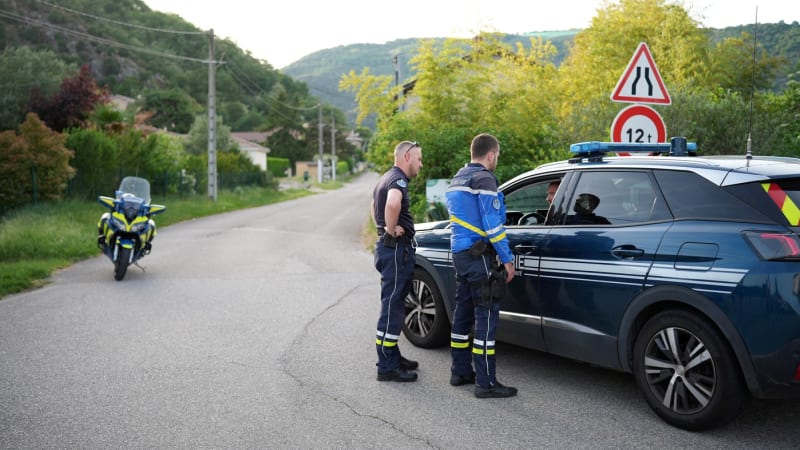 Pětice teenagerů zemřela cestou k vodě. Francouz kvůli vysoké rychlosti nevybral zatáčku