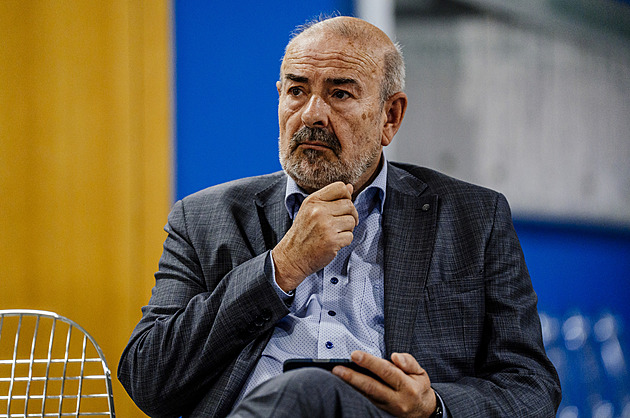 Ředitel DPP vypovídá v Dozimetru. Nepodepisovat, žádal ho Hlubuček ve zprávě