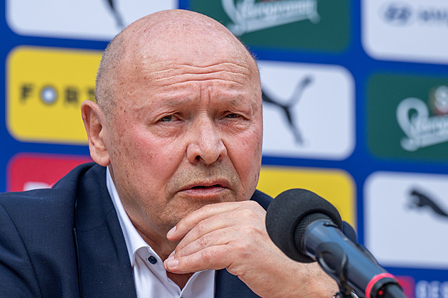 Ať jsme my Češi taky trochu in. Koubek o  Sochůrkovi a výjimce pro Hložka