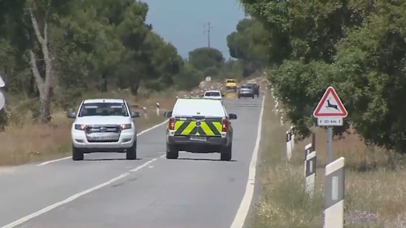 Běžte hledat hračky. Matka z Francie zavázala dětem oči a ujela, našli je v slzách v cizině