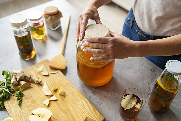 Kolik stojí domácí kombucha? Překvapivě méně než jedna láhev z e-shopu