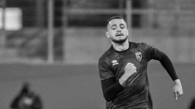 Tragická smrt před MS ve fotbale: Kosovan Bunjaku nepřežil noční autonehodu, bylo mu 22 let
