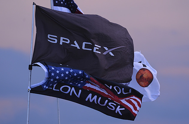 Vily, Ferrari a Rolex. Zaměstnanci SpaceX sní o životě po vstupu firmy na burzu