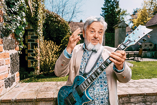 Uvažovali jsme, zda Zemi vzdálenou vůbec dávat na album, vzpomíná Michal Pavlíček